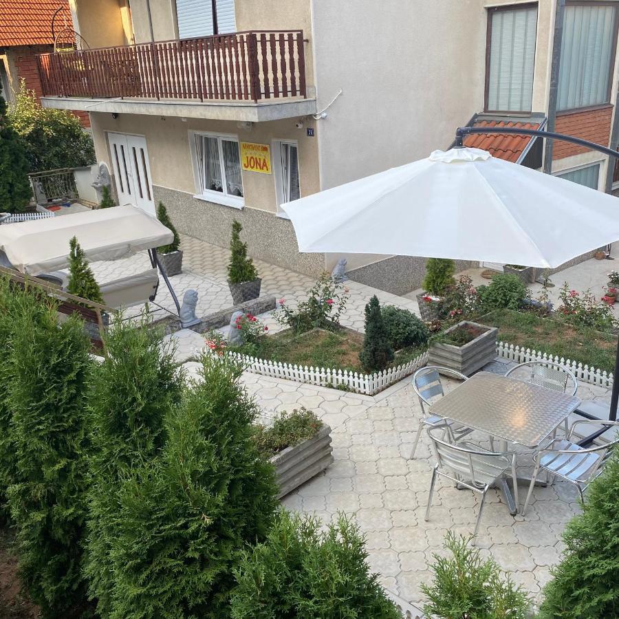 Apartamento de 64 m2, 2 quarto(s) e 1 banheiro(s) em Tutunovic Podrum Nis Exterior foto