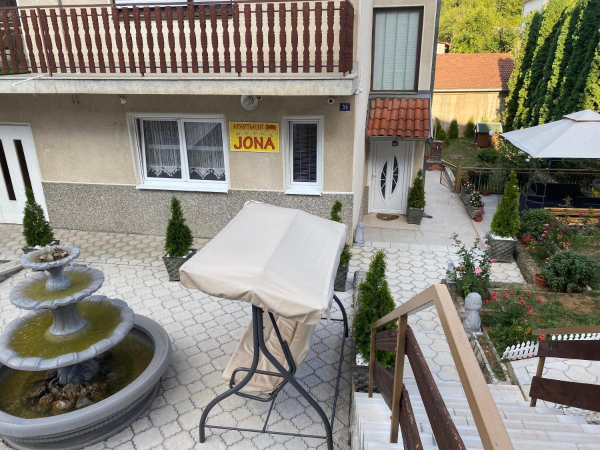 Apartamento de 64 m2, 2 quarto(s) e 1 banheiro(s) em Tutunovic Podrum Nis Exterior foto