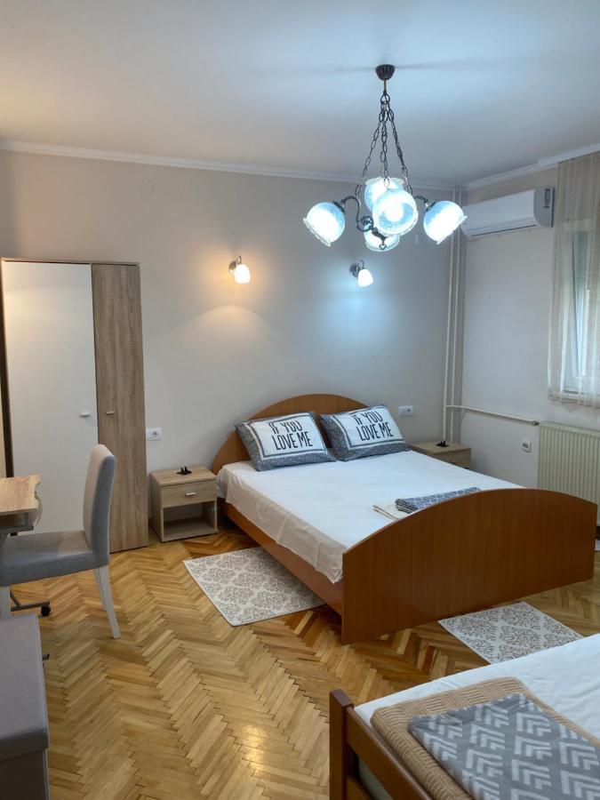 Apartamento de 64 m2, 2 quarto(s) e 1 banheiro(s) em Tutunovic Podrum Nis Exterior foto