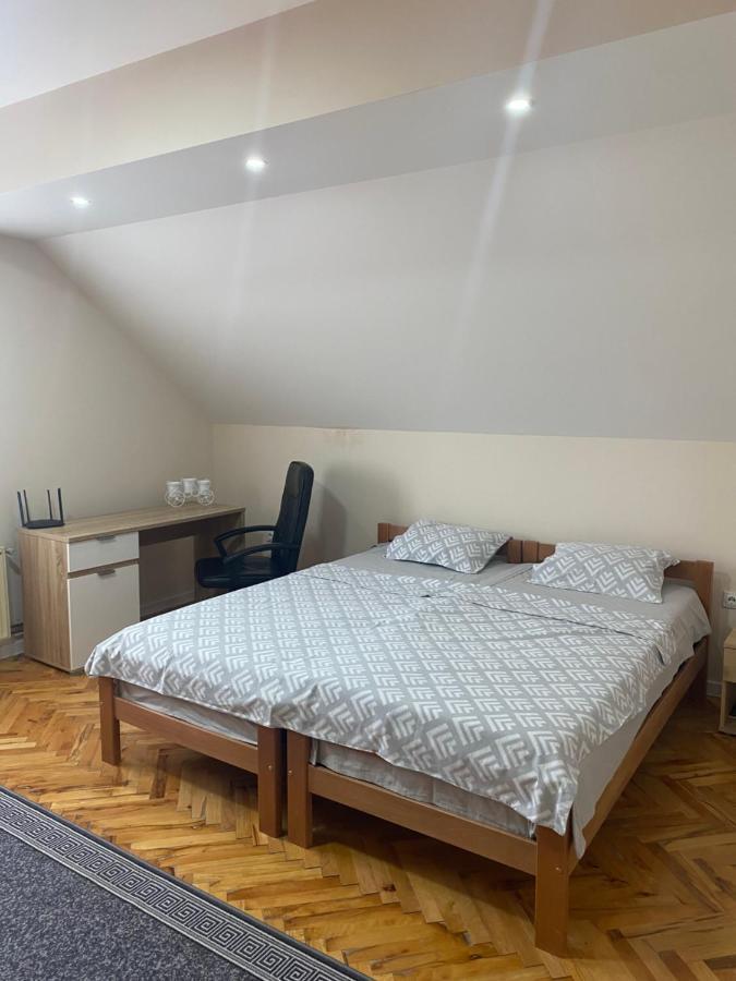 Apartamento de 64 m2, 2 quarto(s) e 1 banheiro(s) em Tutunovic Podrum Nis Exterior foto