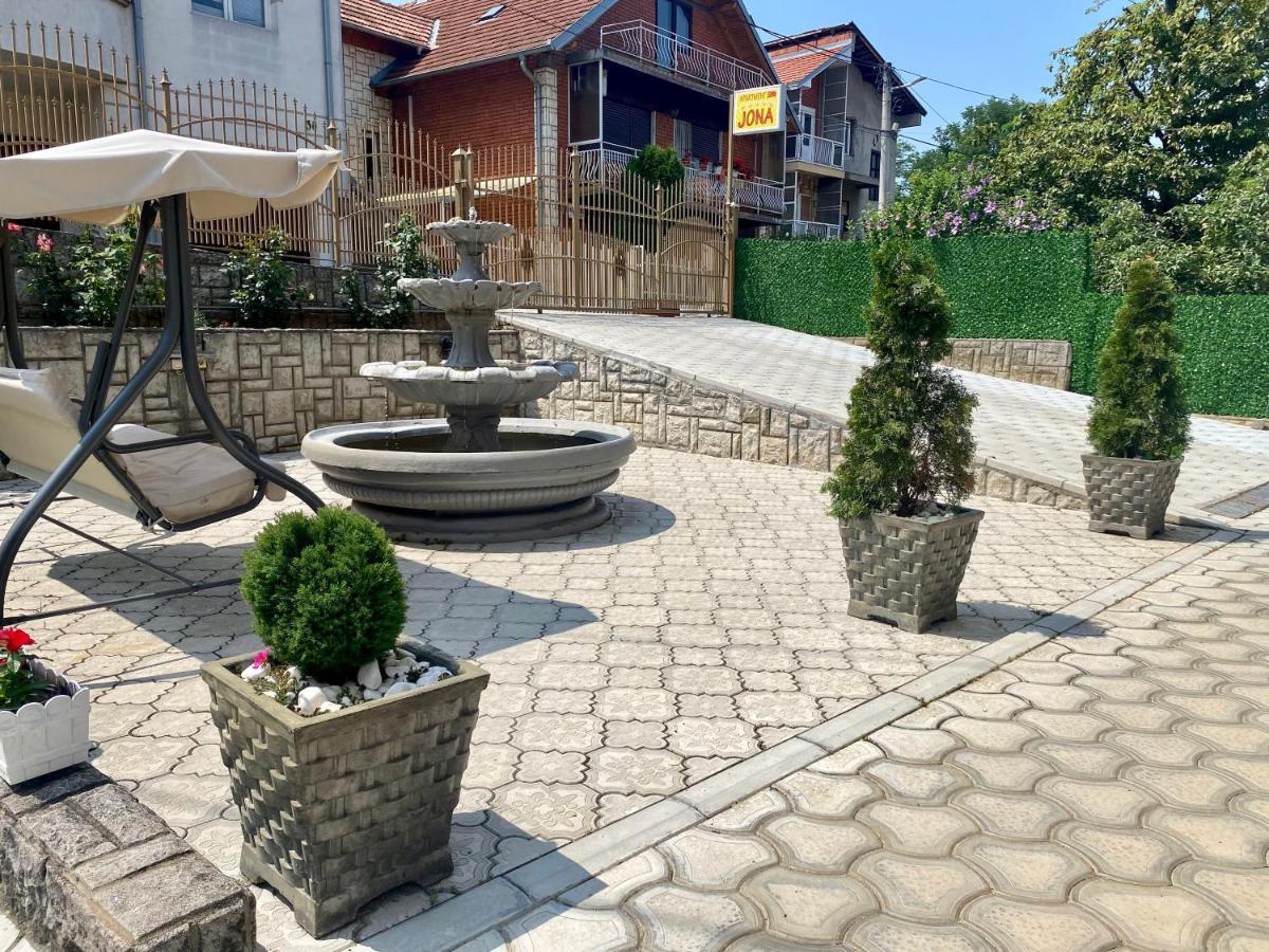 Apartamento de 64 m2, 2 quarto(s) e 1 banheiro(s) em Tutunovic Podrum Nis Exterior foto